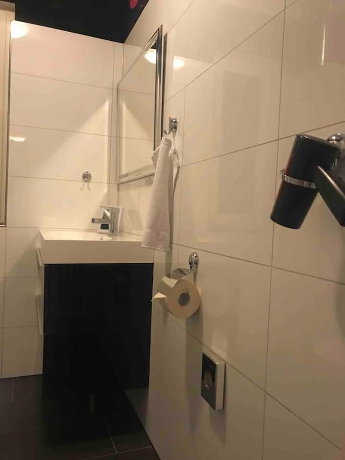 Schoene Grosse Wohnung 2 Schlafzimmer Bis 6 Pax Naehe Stadion Signal Iduna دورتموند المظهر الخارجي الصورة